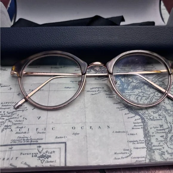 Warby Parker Round Tortoise Glasses - Picture 2 of 6